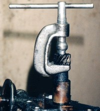 Special oil pump gear puller, made from a tie rod end puller