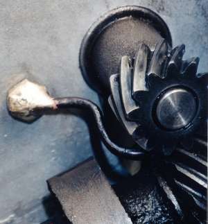 Gear oiler shape and position, use thick wall - stiff tubing like NOS tubing