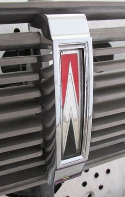 Grill Emblem 2 s.JPG